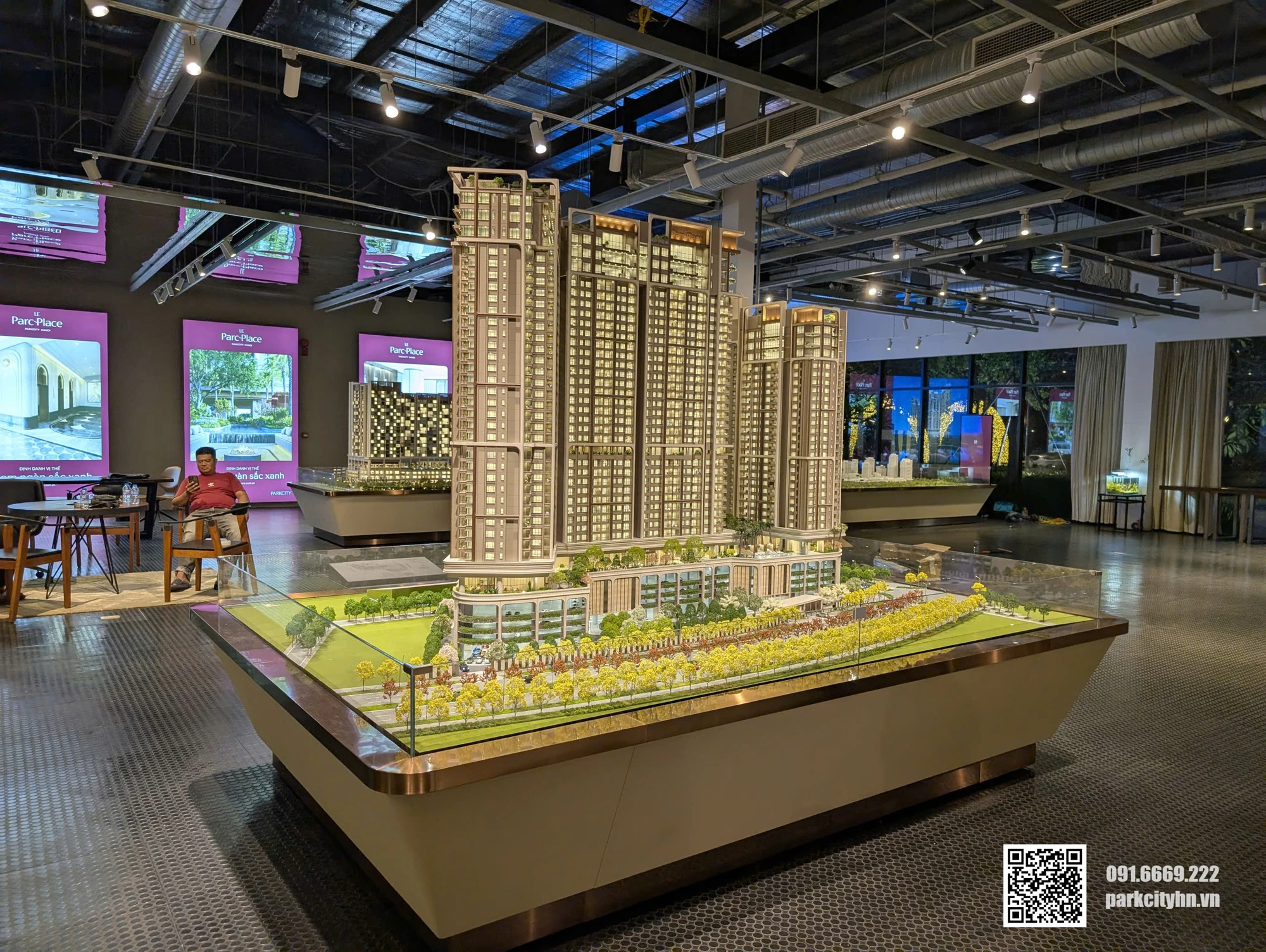Sa bàn Le Parc Place từ góc nghiêng