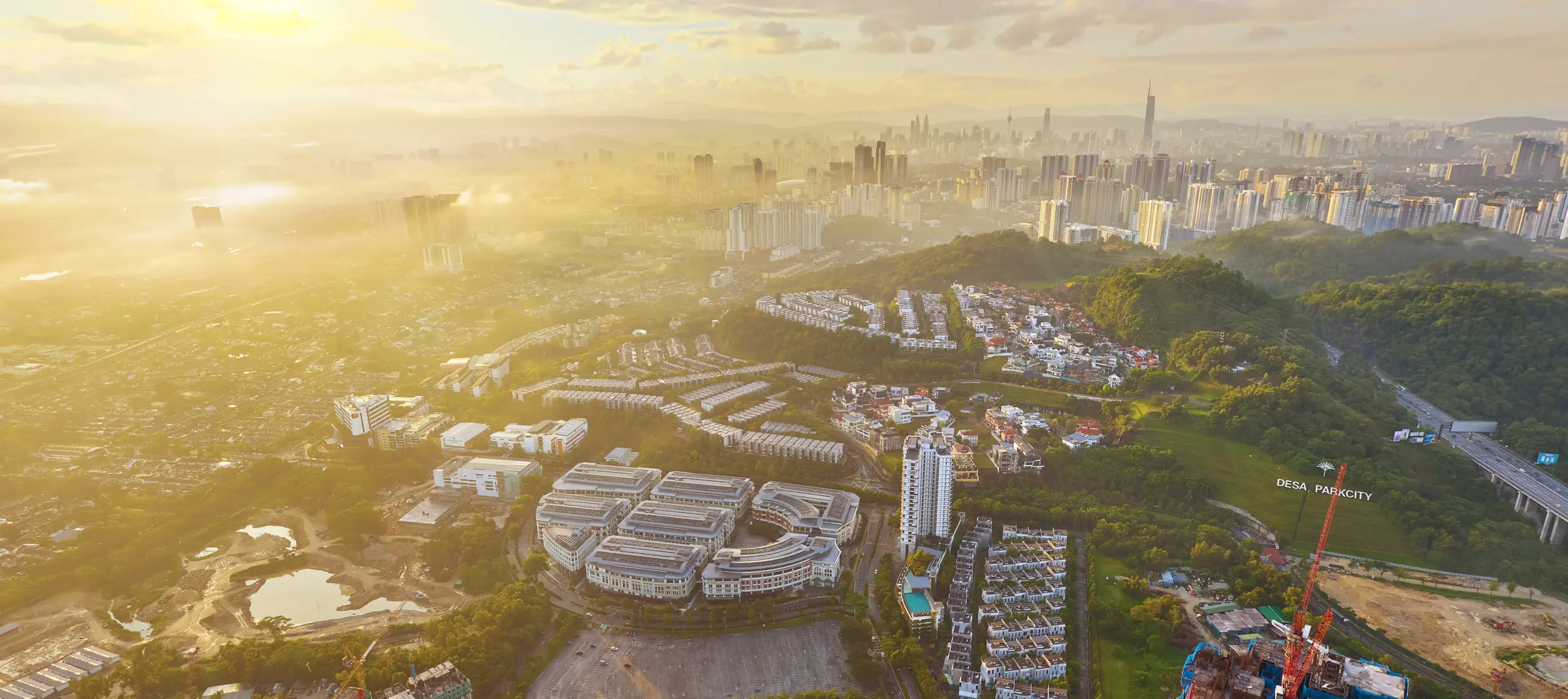 Hình ảnh minh họa đô thị xanh có hồ nước tại Desa ParkCity